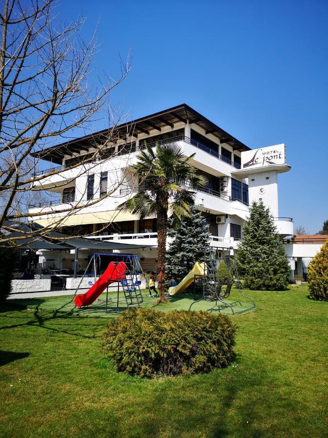 Hotel Le Pont 普里耶多尔 外观 照片