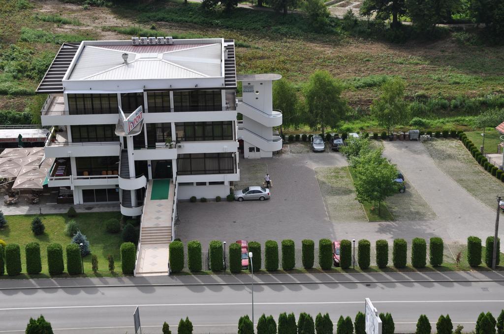 Hotel Le Pont 普里耶多尔 外观 照片