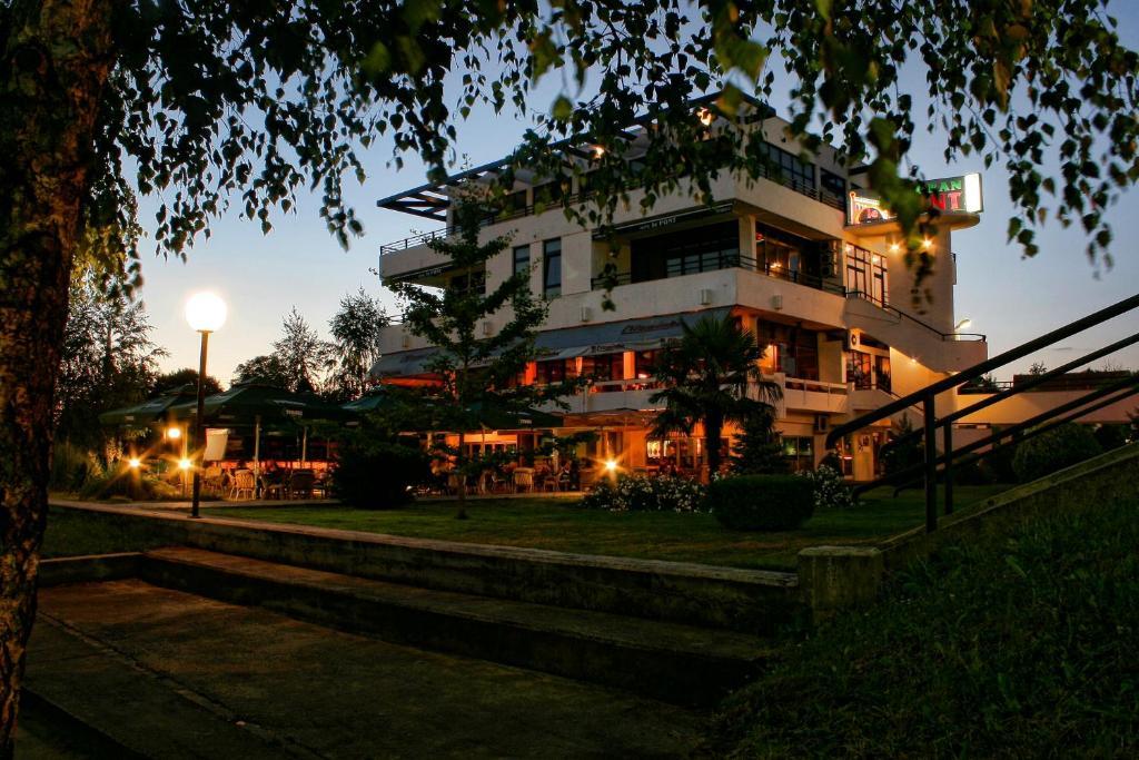Hotel Le Pont 普里耶多尔 外观 照片