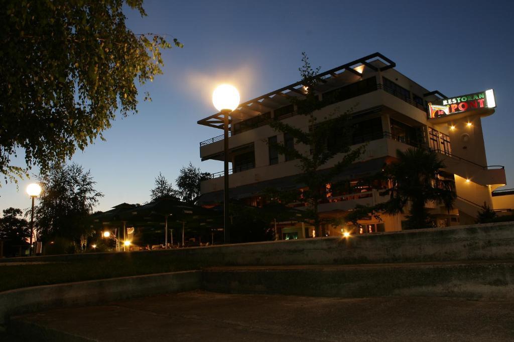 Hotel Le Pont 普里耶多尔 外观 照片