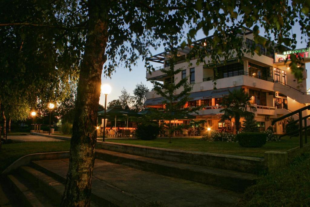 Hotel Le Pont 普里耶多尔 外观 照片