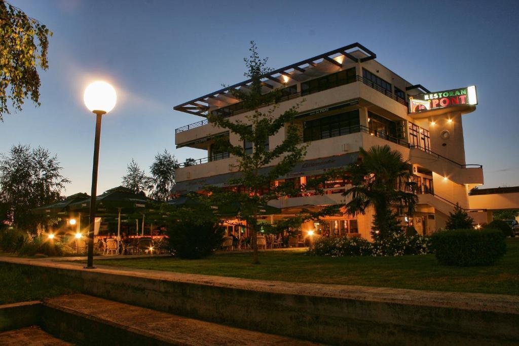 Hotel Le Pont 普里耶多尔 外观 照片